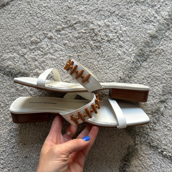 Vintage Naturalizer sandals white leather block heel slip on double strap 8.5 - Picture 4 of 13
